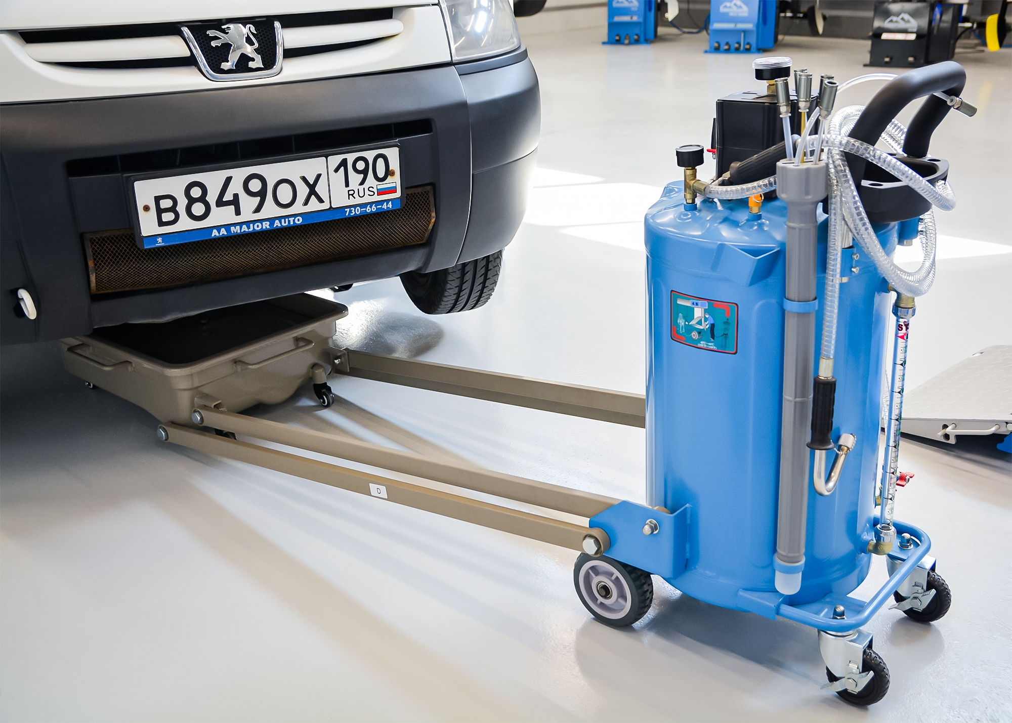 Установка для слива и откачки масла TROMMELBERG UZM8032 с подкатной ванной