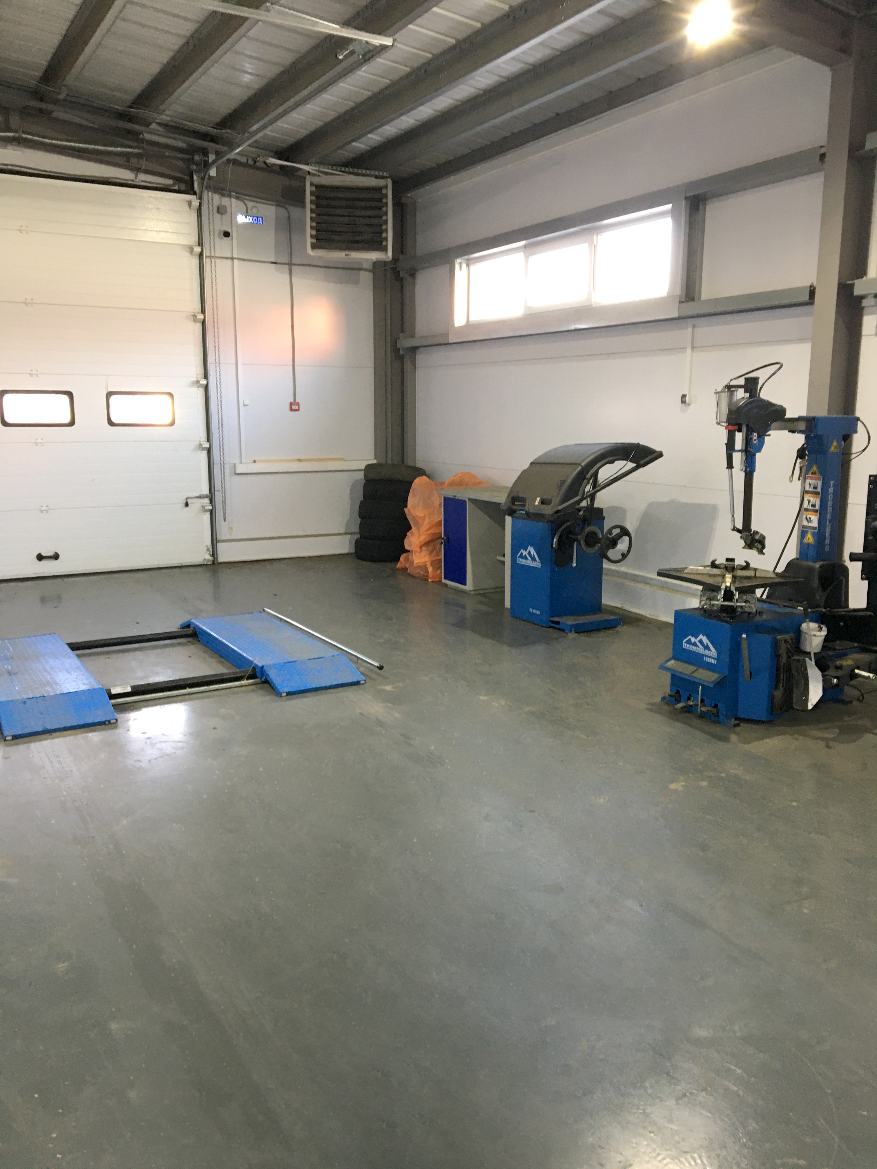 Автоматический шиномонтажный станок TROMMELBERG 1889NV