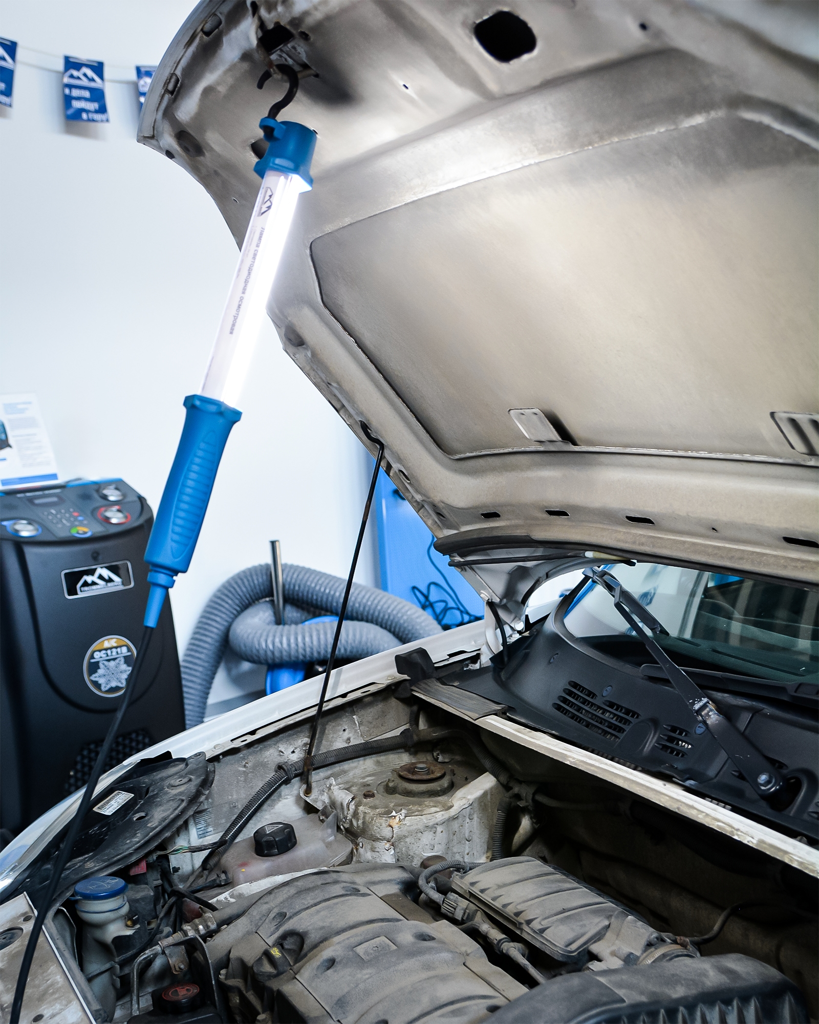 Лампа светодиодная сетевая осмотровая для автосервисов TROMMELBERG с крючком