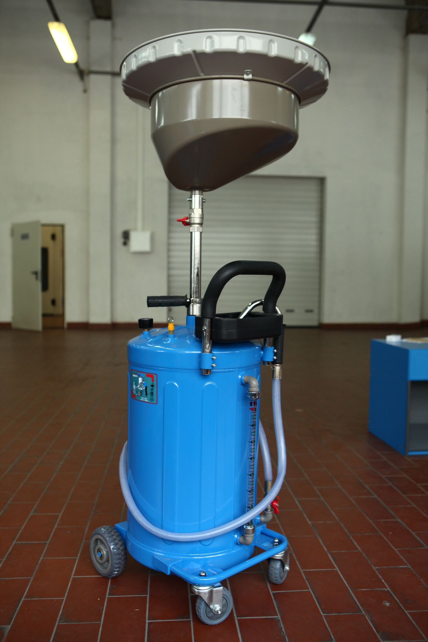 Установка для слива отработанного масла TROMMELBERG UZM8081 с подъёмной ванной