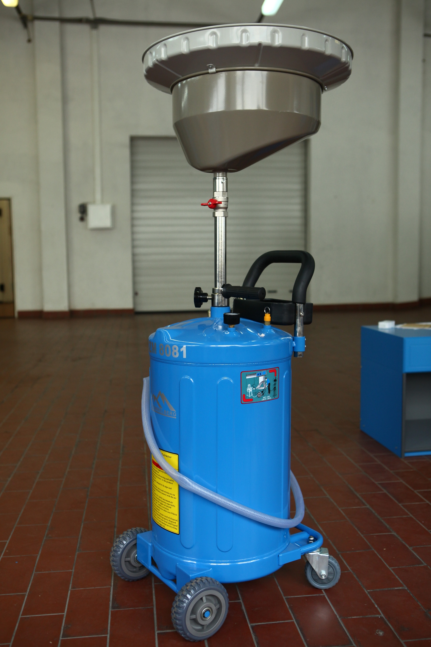 Установка для слива отработанного масла TROMMELBERG UZM8081 с подъёмной ванной