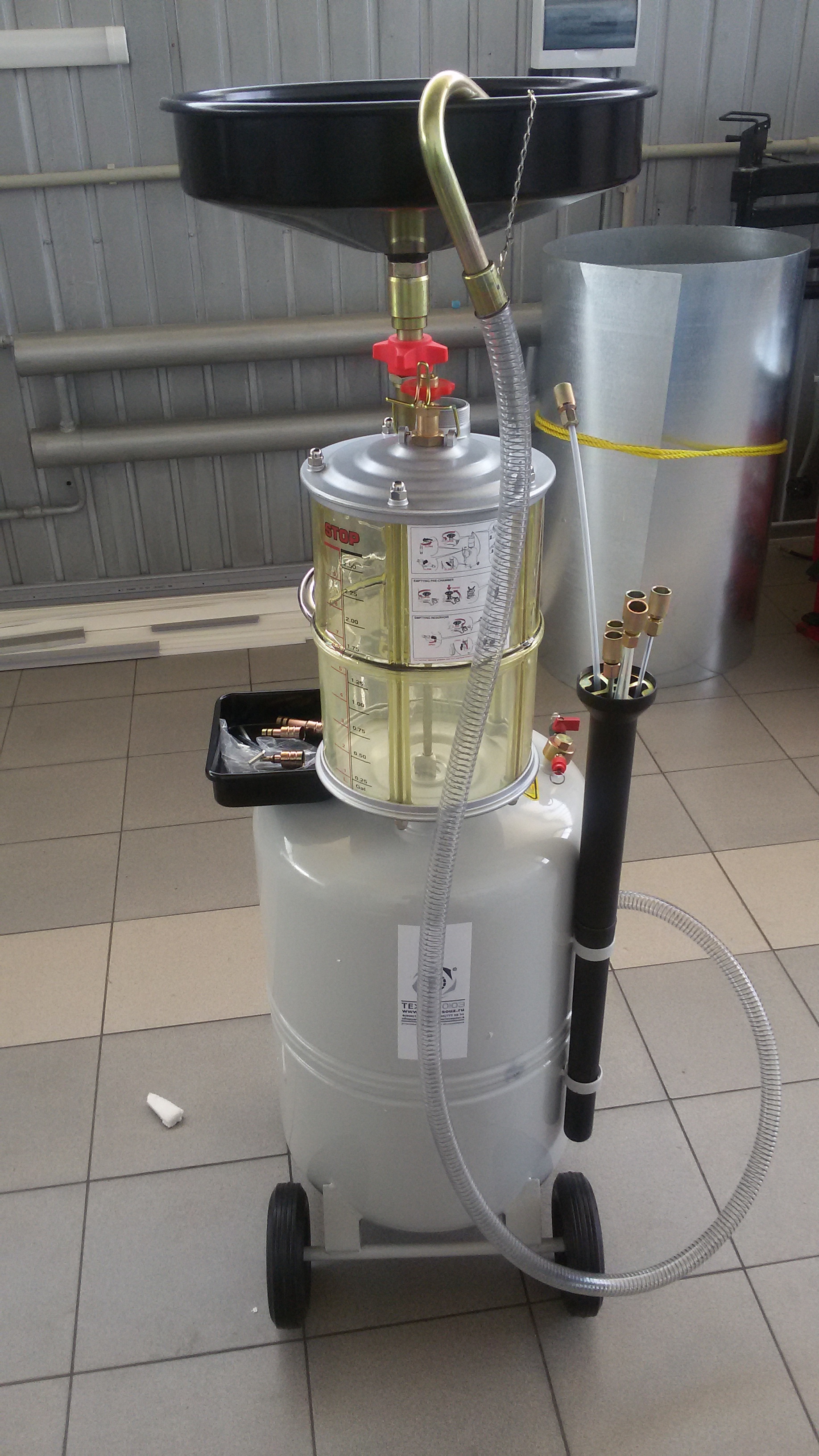 Техносоюз TS657080 Установка для сбора масла с воронкой и предкамерой 80л.