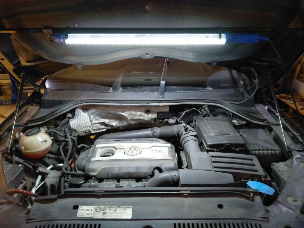 Лампа светодиодная с раздвижным креплением под капот TROMMELBERG L102149