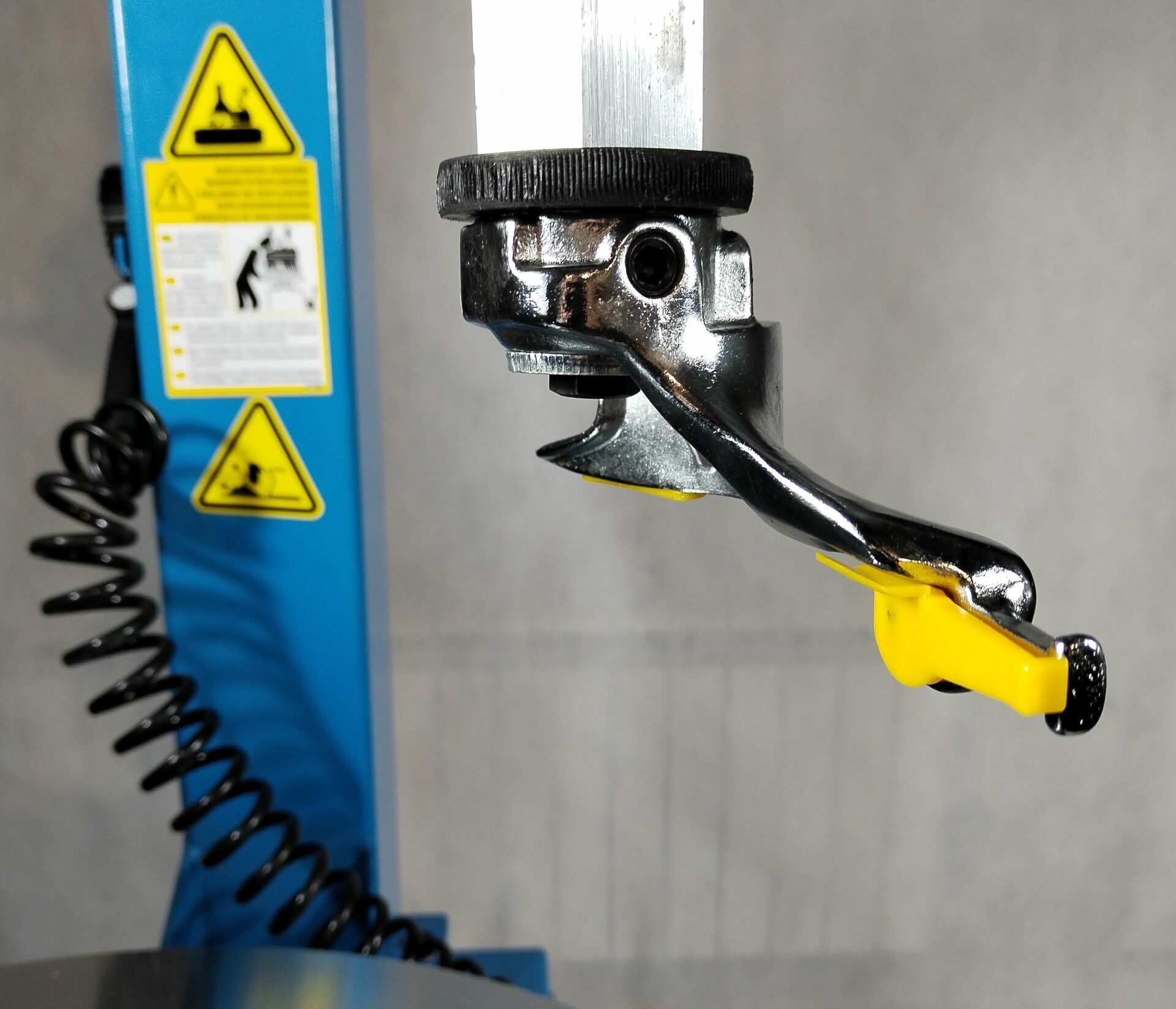 Полуавтоматический шиномонтажный стенд BRANN T324