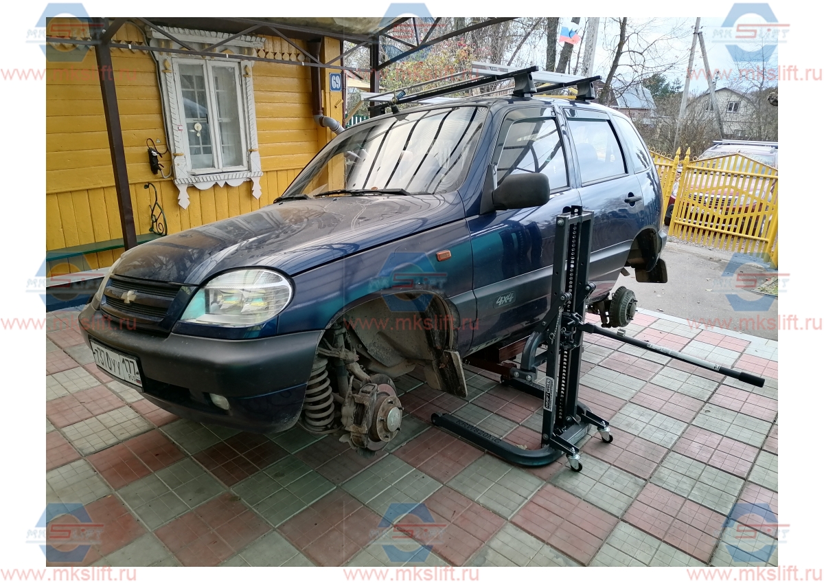 Подъемник мобильный г/п 820 кг. механический  KraftWell  арт. KRW820MC