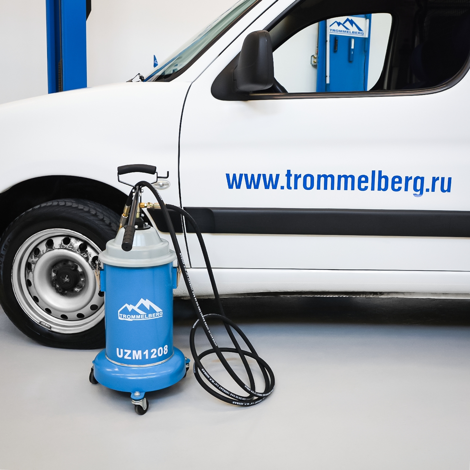 Ручной нагнетатель густых смазок TROMMELBERG UZM1208 вместимостью 13 кг