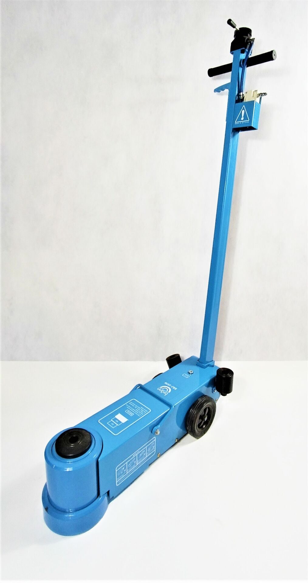 Домкрат подкатной пневмогидравлический BRANN BRJ 25/50