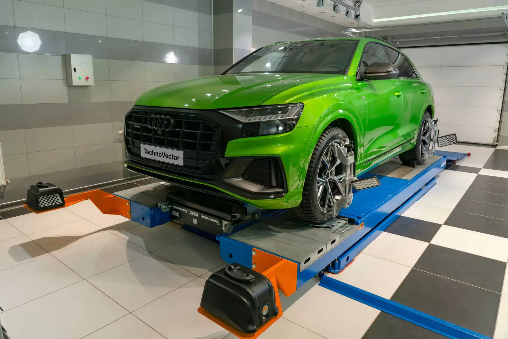 Кронштейны для ножничного подъемника