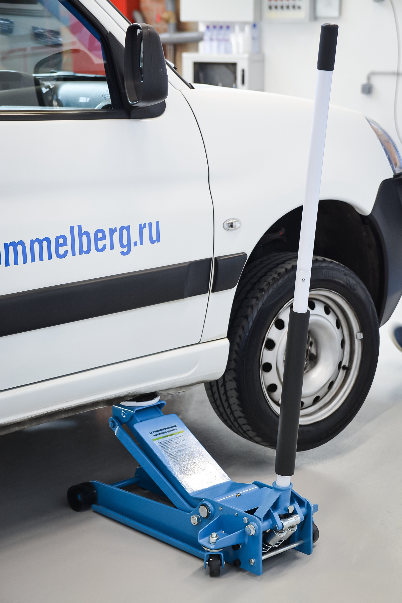 Домкрат гидравлический подкатной на 3.5 тонны TROMMELBERG XRD0337L (90/550 мм)