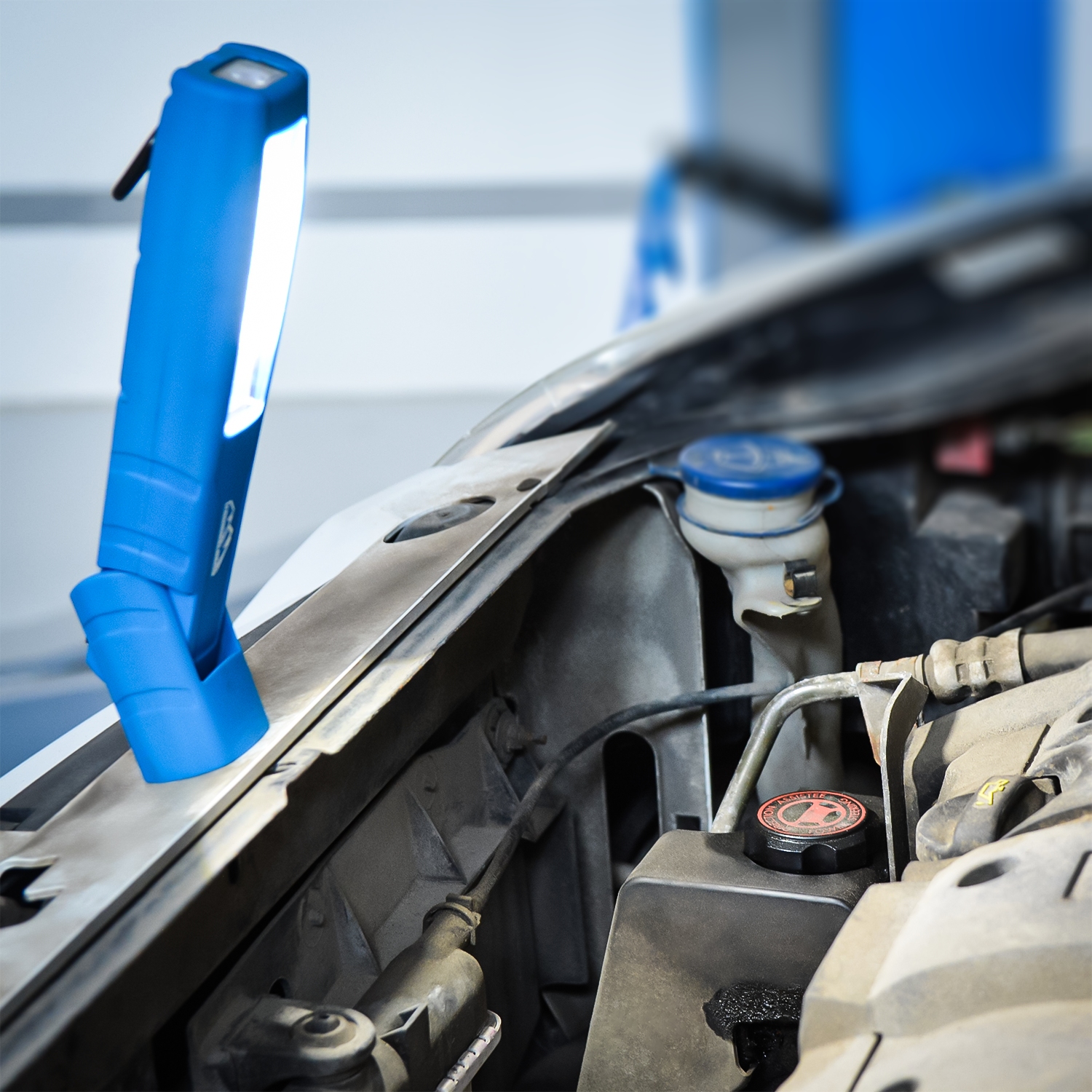 Лампа переносная для автосервиса TROMMELBERG с УФ-подсветкой и магнитом