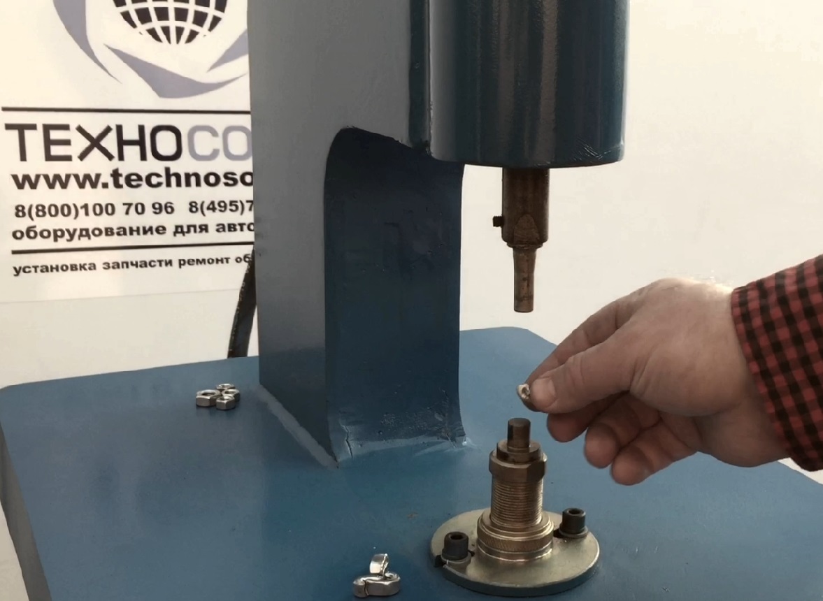 Техносоюз TS-240 Клепальный станок для тормозных колодок