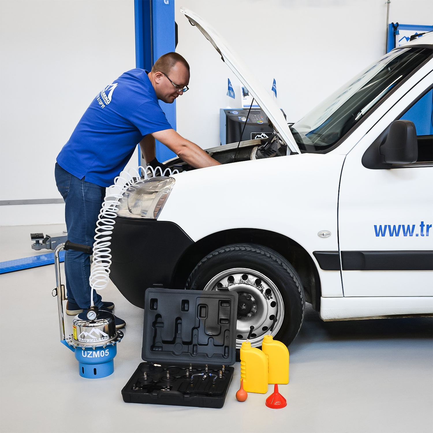 Установка для замены тормозной жидкости TROMMELBERG UZM05 пневматическая