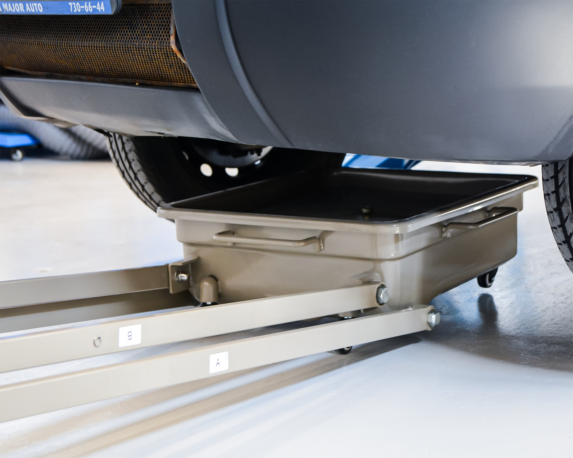 Установка для слива и откачки масла TROMMELBERG UZM8032 с подкатной ванной