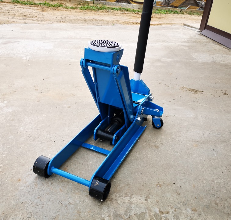 Домкрат гидравлический подкатной на 3.5 тонны TROMMELBERG XRD0337L (90/550 мм)