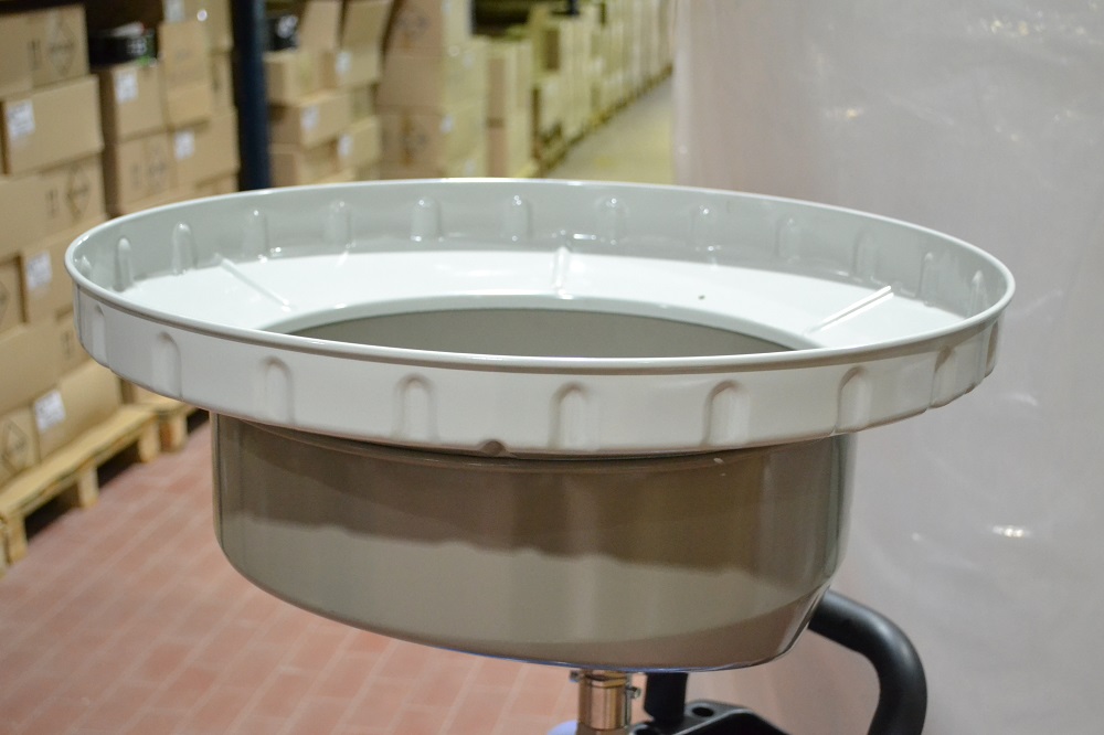 Установка для слива отработанного масла TROMMELBERG UZM8081 с подъёмной ванной