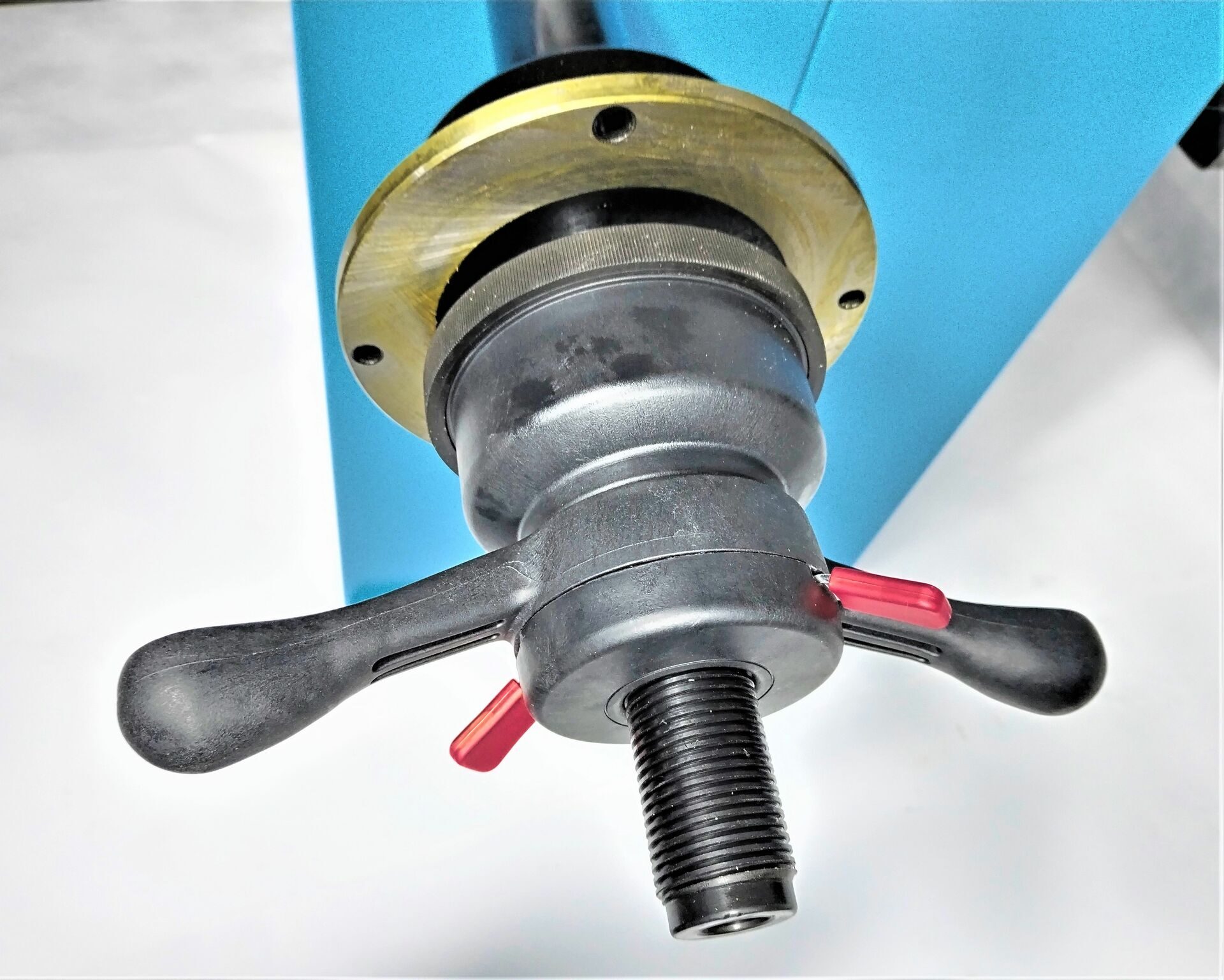 Балансировочный стенд для легковых автомобилей BRANN B500