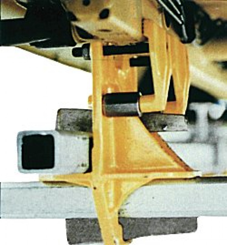 Комплект адаптеров WEDGE CLAMP для автомобилей с коробчатой рамой