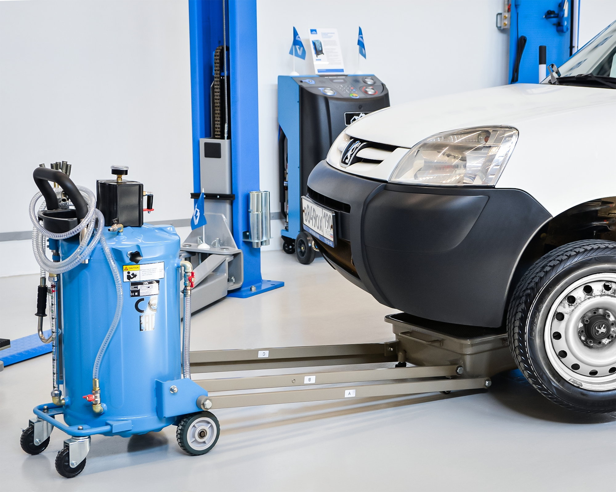 Установка для слива и откачки масла TROMMELBERG UZM8032 с подкатной ванной